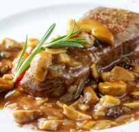 Grillezett hátszín steak vörösboros erdei gombamártással 